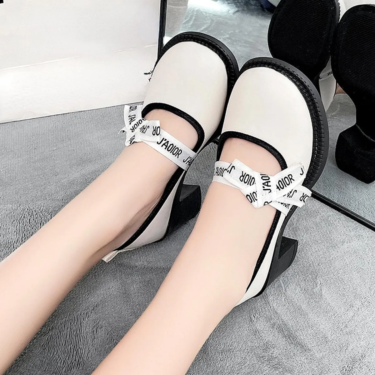 2023 nuove donne appartamenti Lolita Mary Jane scarpe per donna primavera piattaforma mocassini da donna vintage slip on catena