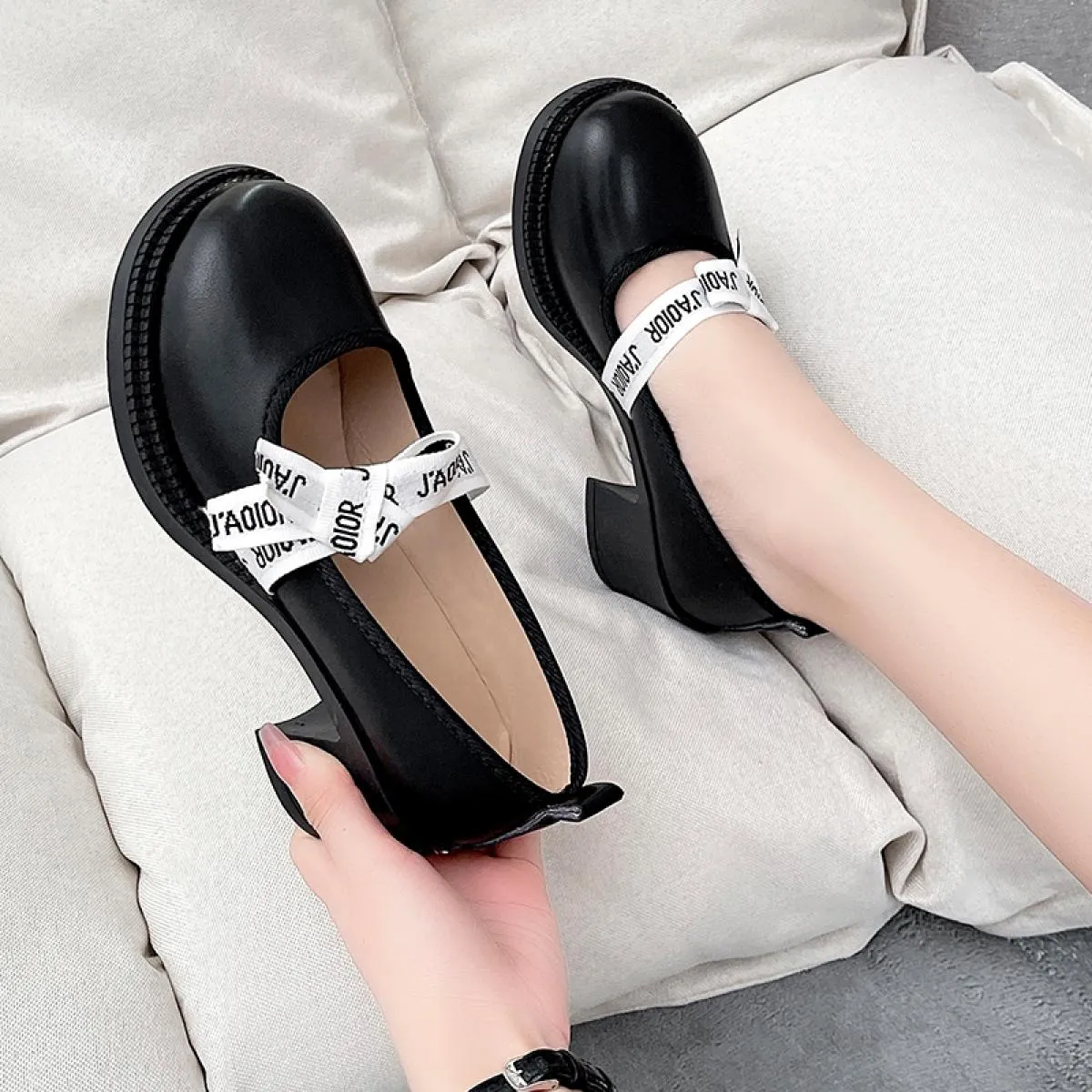 2023 nuove donne appartamenti Lolita Mary Jane scarpe per donna primavera piattaforma mocassini da donna vintage slip on catena