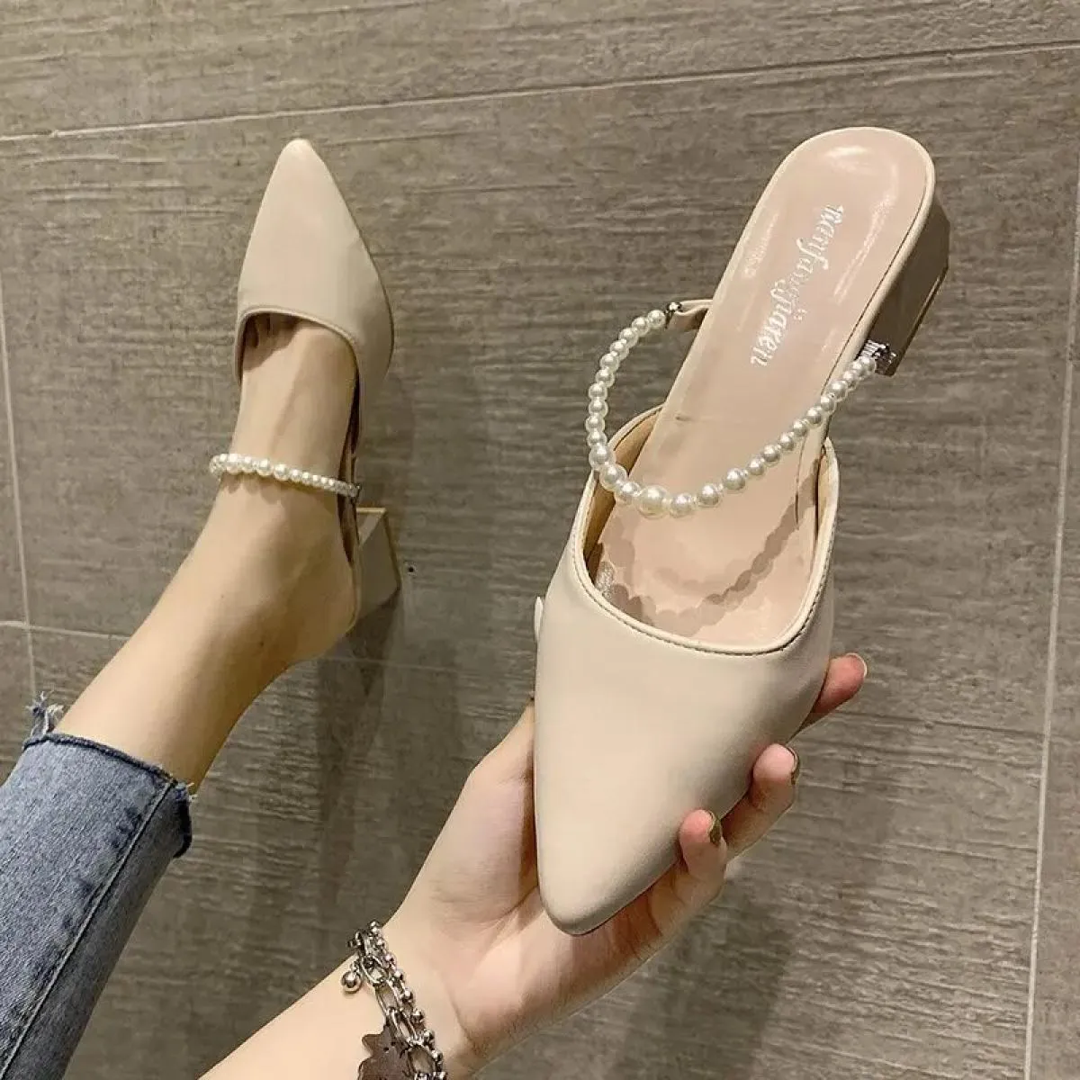 2024 String Bead Belt Scarpe Donna Med Tacchi alti Pantofole Zeppe Sandali Femme Mocassini a punta Ladies Pearl Slides