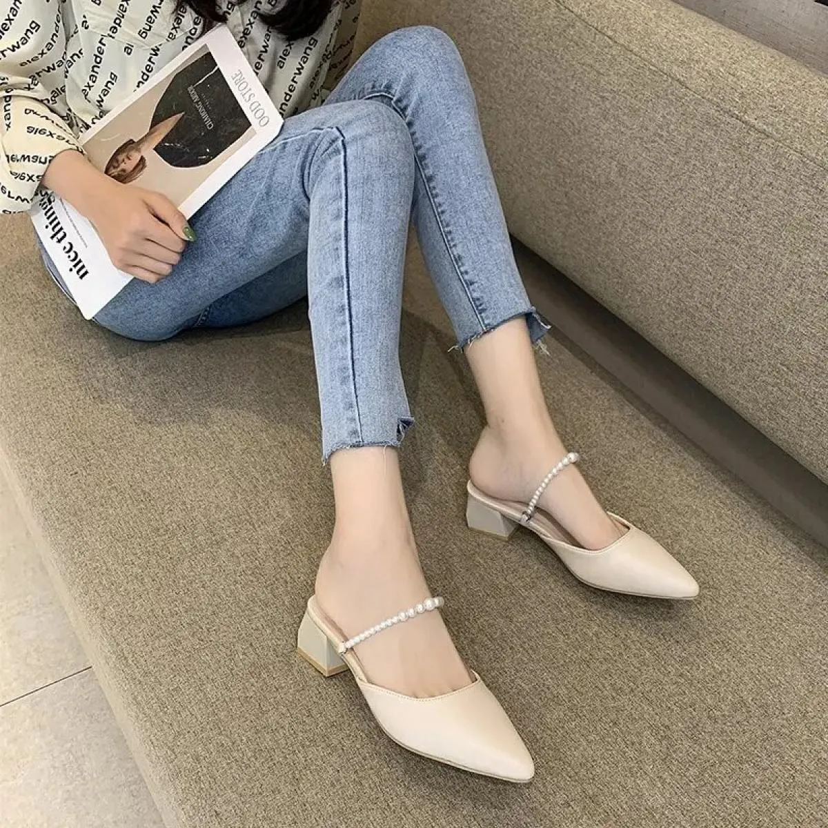 2024 String Bead Belt Scarpe Donna Med Tacchi alti Pantofole Zeppe Sandali Femme Mocassini a punta Ladies Pearl Slides