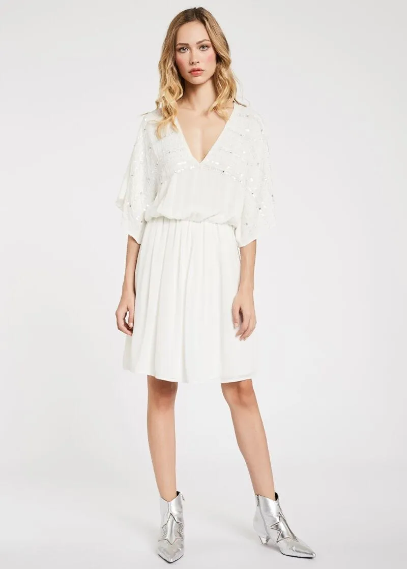 Abito con maniche a kimono