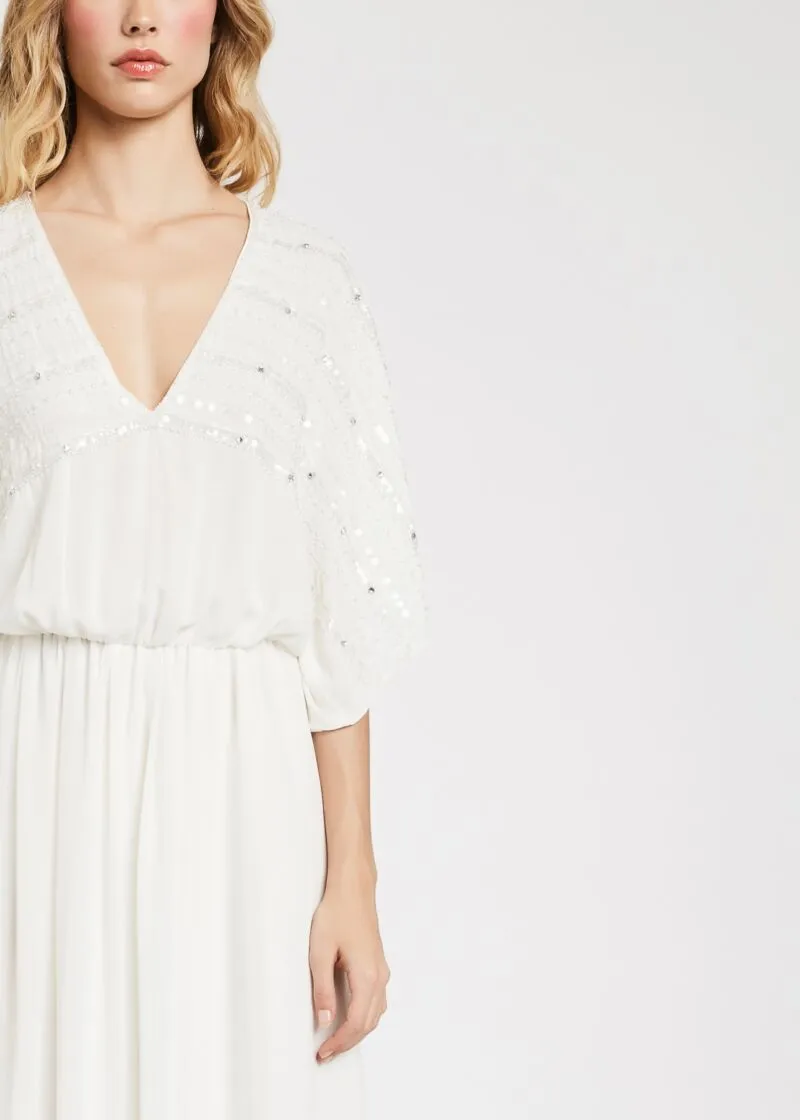 Abito con maniche a kimono