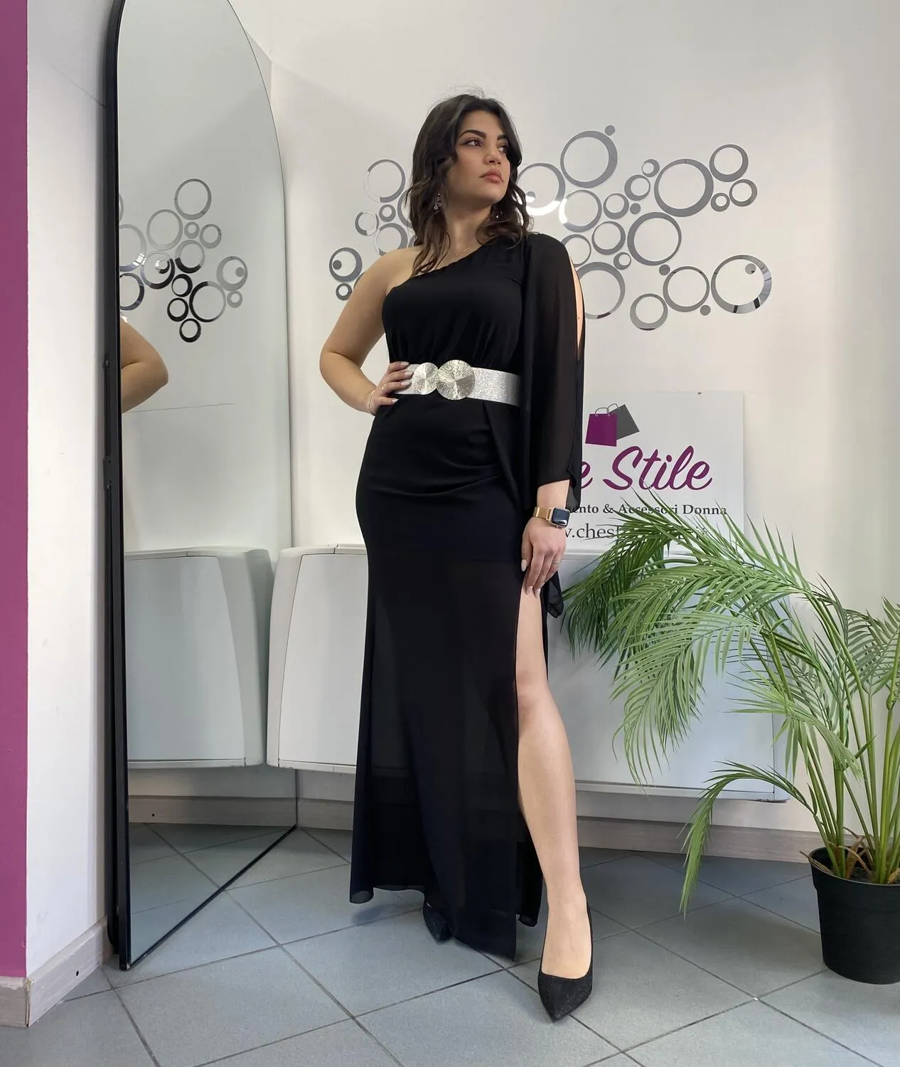 Abito mono spalla manica ampia velata