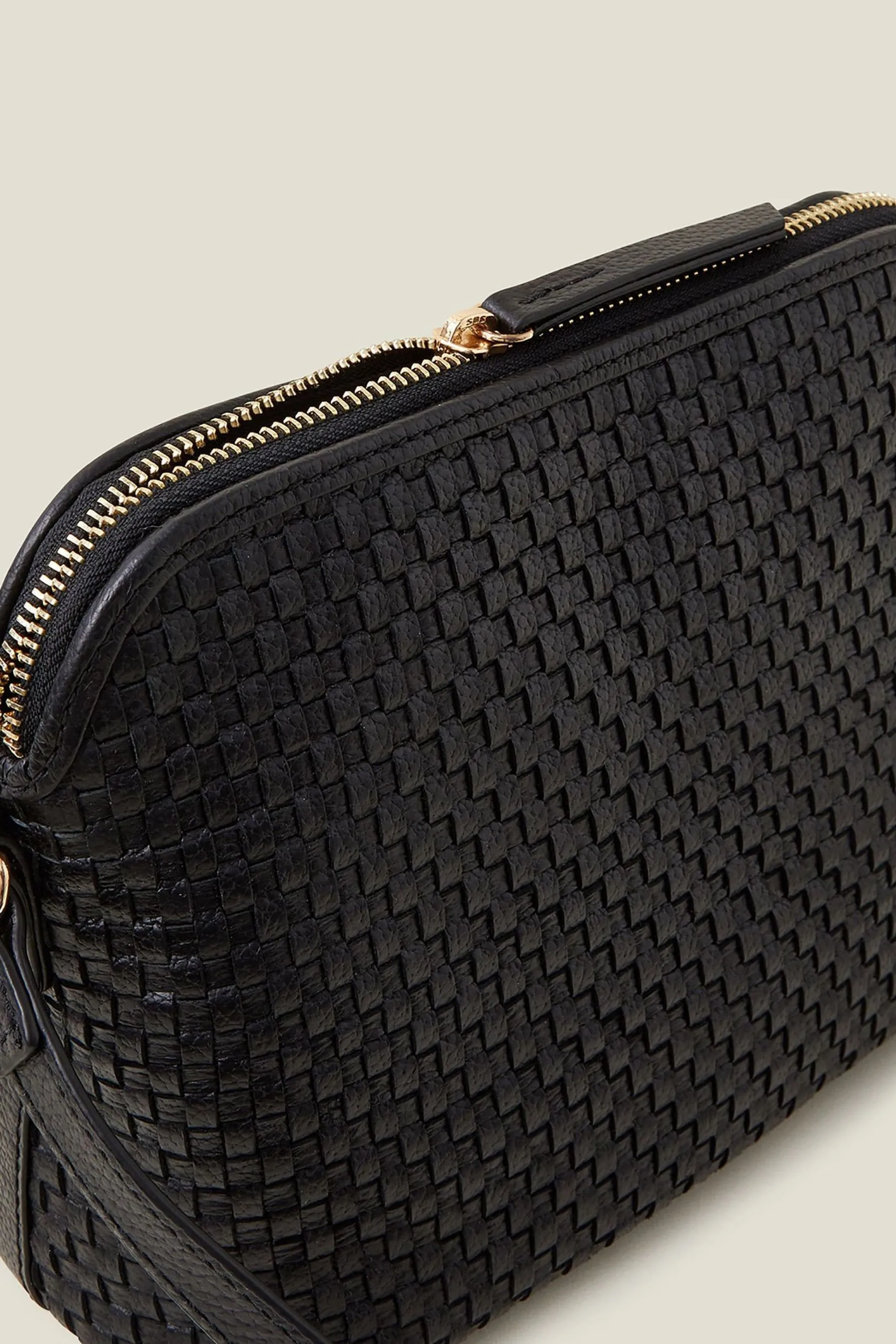 Accessorize - Borsa a tracolla in pelle intrecciata