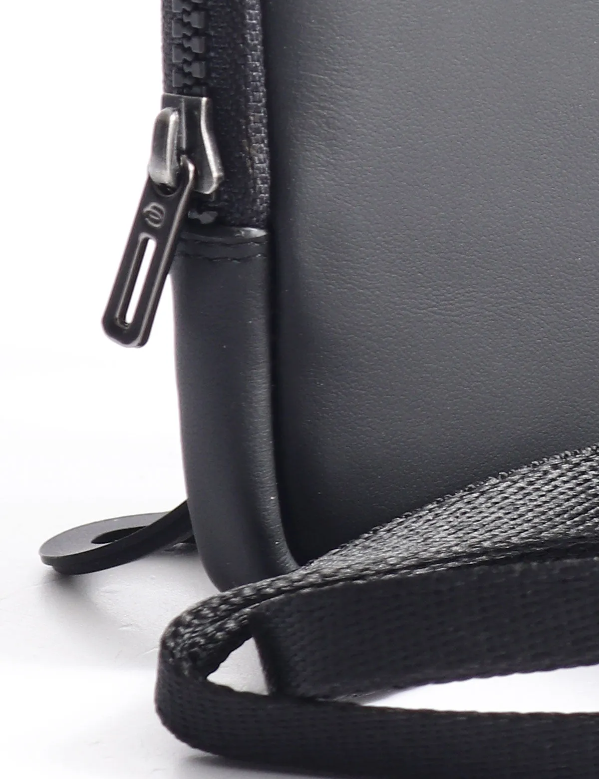 Custodia Piquadro PQJ porta smartphone con tracolla