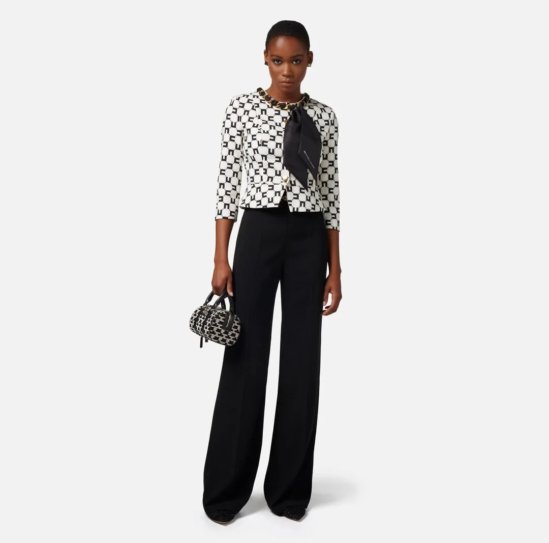 ELISABETTA FRANCHI Giacca in crêpe stampa logo con catena foulard
