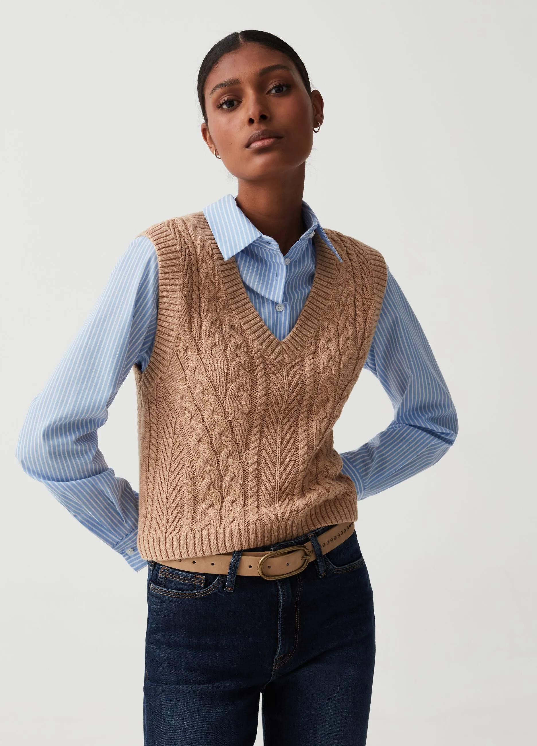Gilet chiuso a trecce con scollo a V