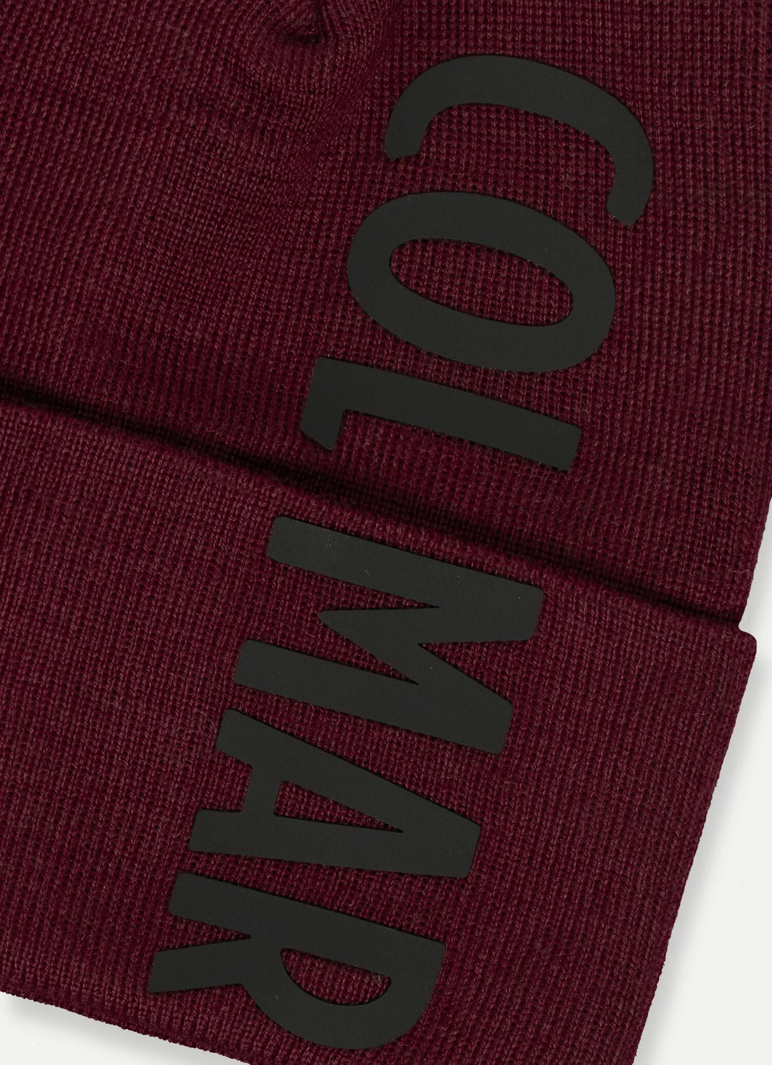 Hat with turn-up and raised print