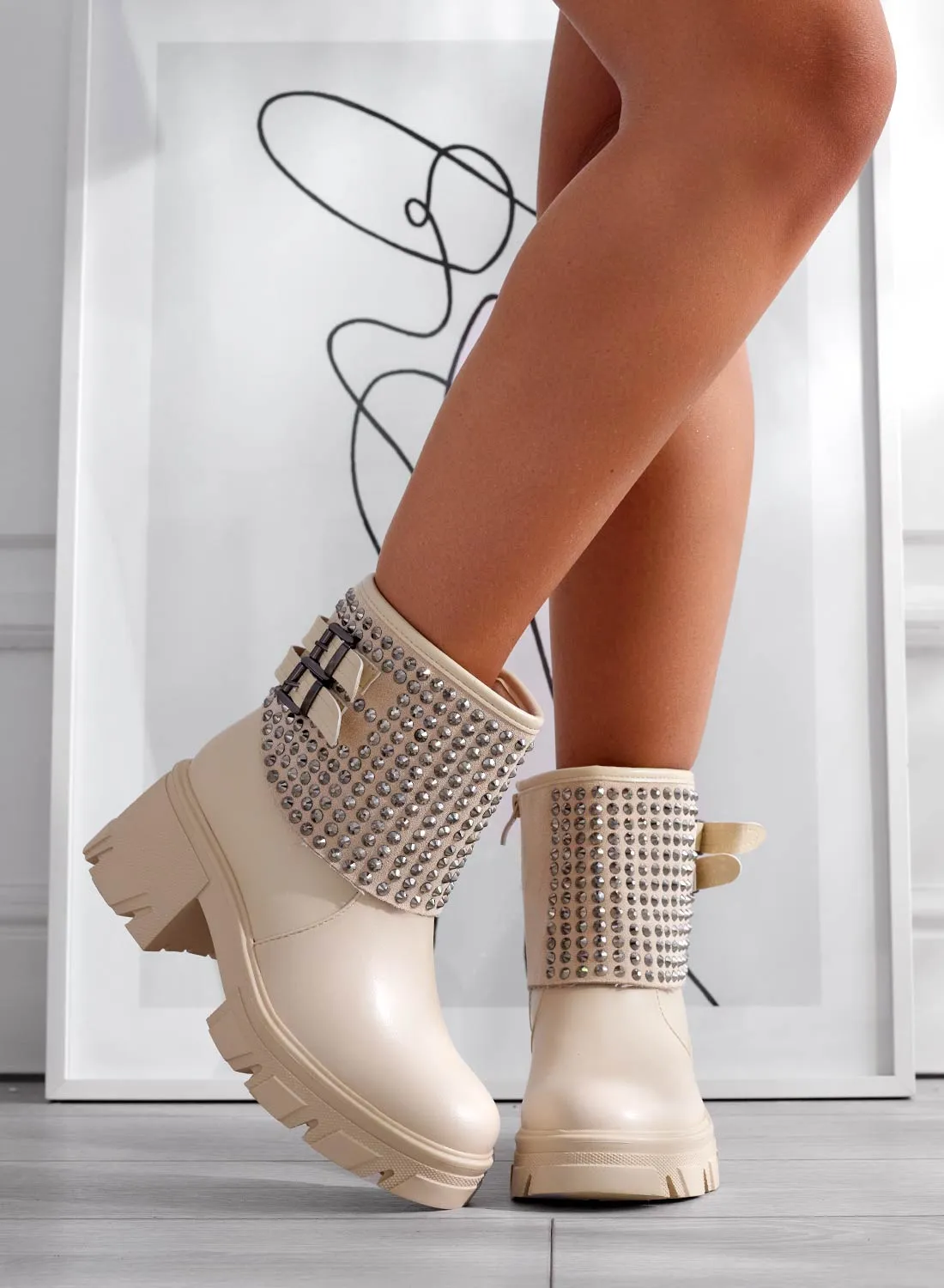 IVANKA - Stivaletti beige con fibbie e strass