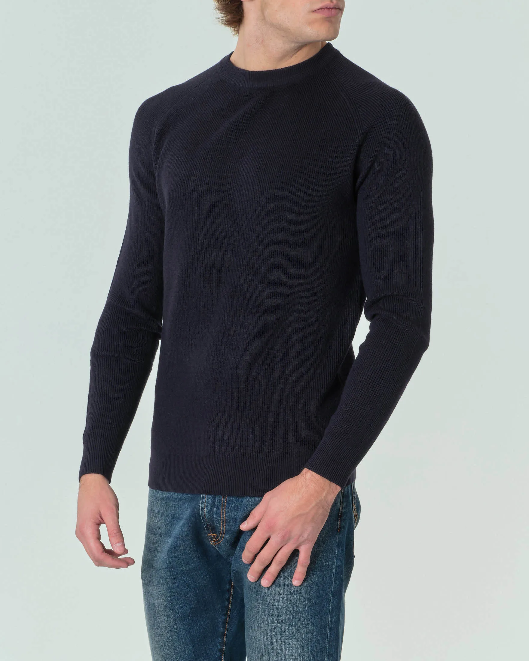 Maglia blu girocollo in misto lana a coste con maniche raglan