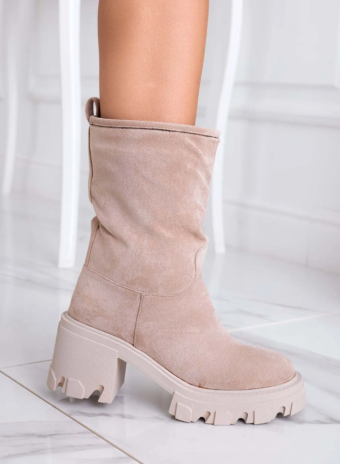 MAYA - Stivaletti beige Alexoo con tacco comodo