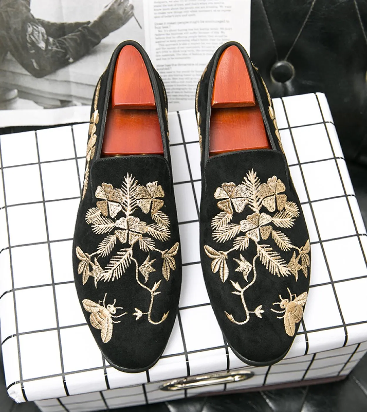 Mocassini Scarpe da uomo Finta pelle scamosciata Nero Moda Affari Casual Festa di nozze Classico Scarpa elegante ricamata squisi