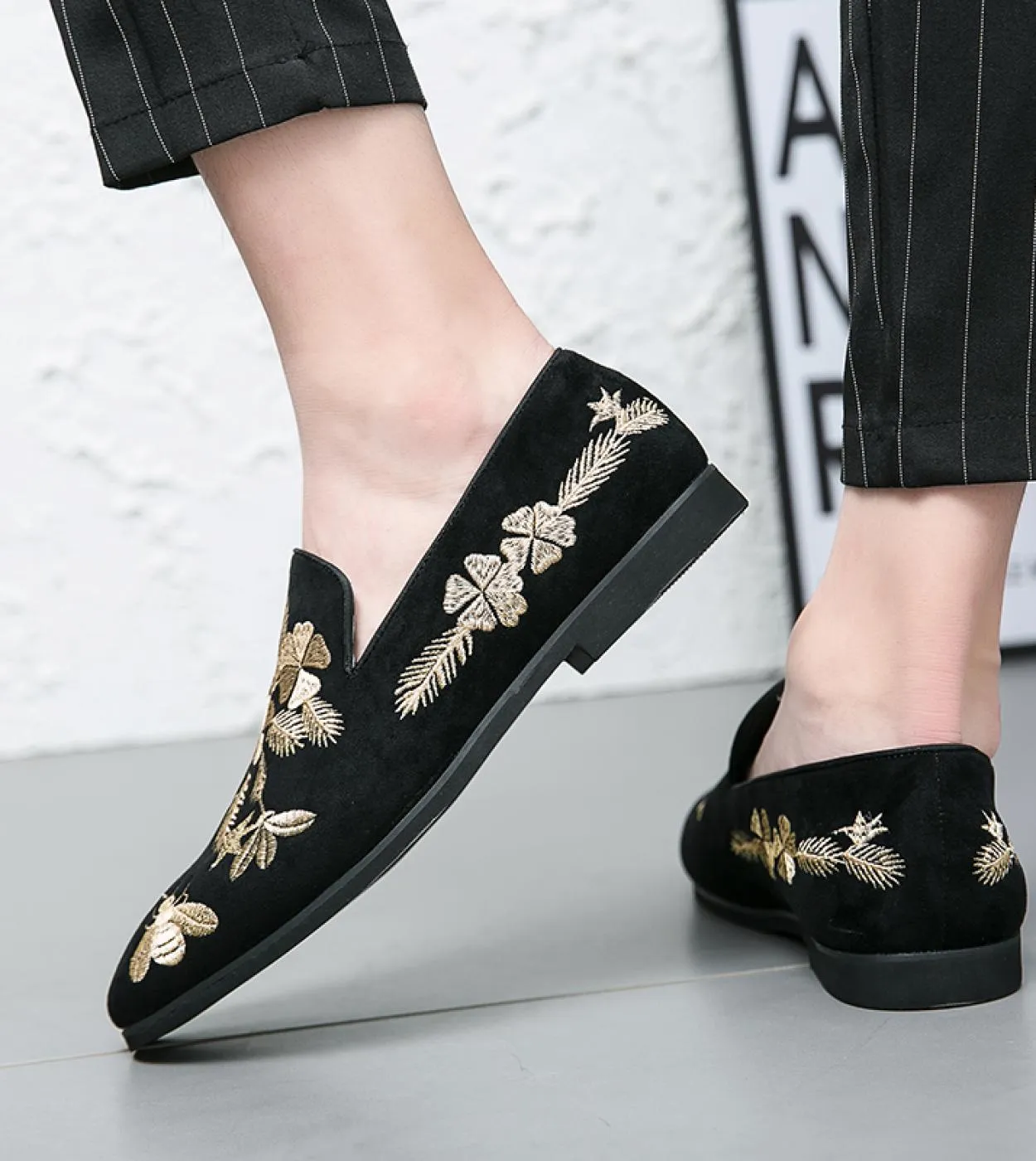Mocassini Scarpe da uomo Finta pelle scamosciata Nero Moda Affari Casual Festa di nozze Classico Scarpa elegante ricamata squisi