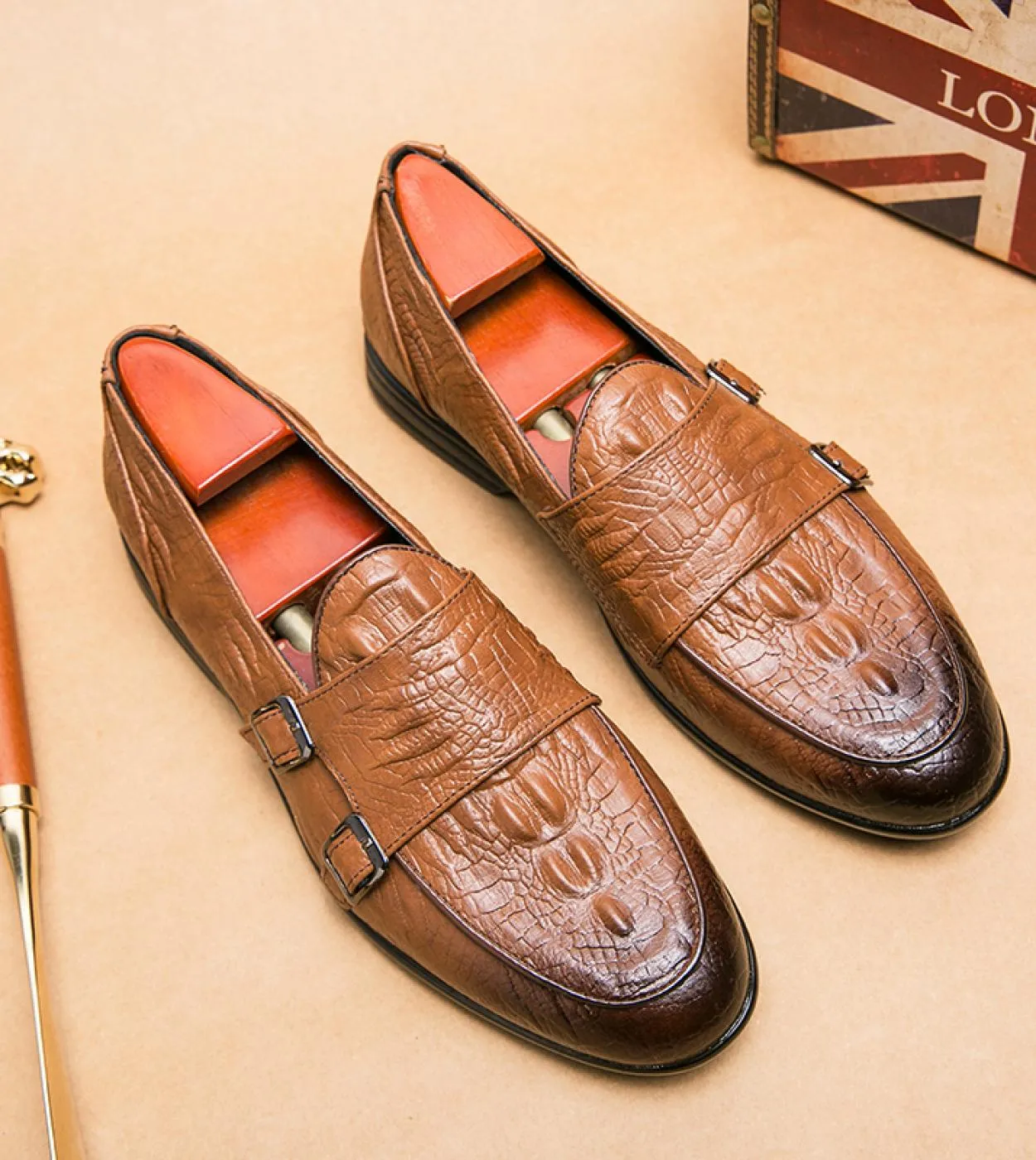 Mocassini Uomo Coccodrillo Modello Tinta unita Pu Retro Monk Doppia fibbia Moda Casual Festa di nozze Scarpe eleganti quotidiane