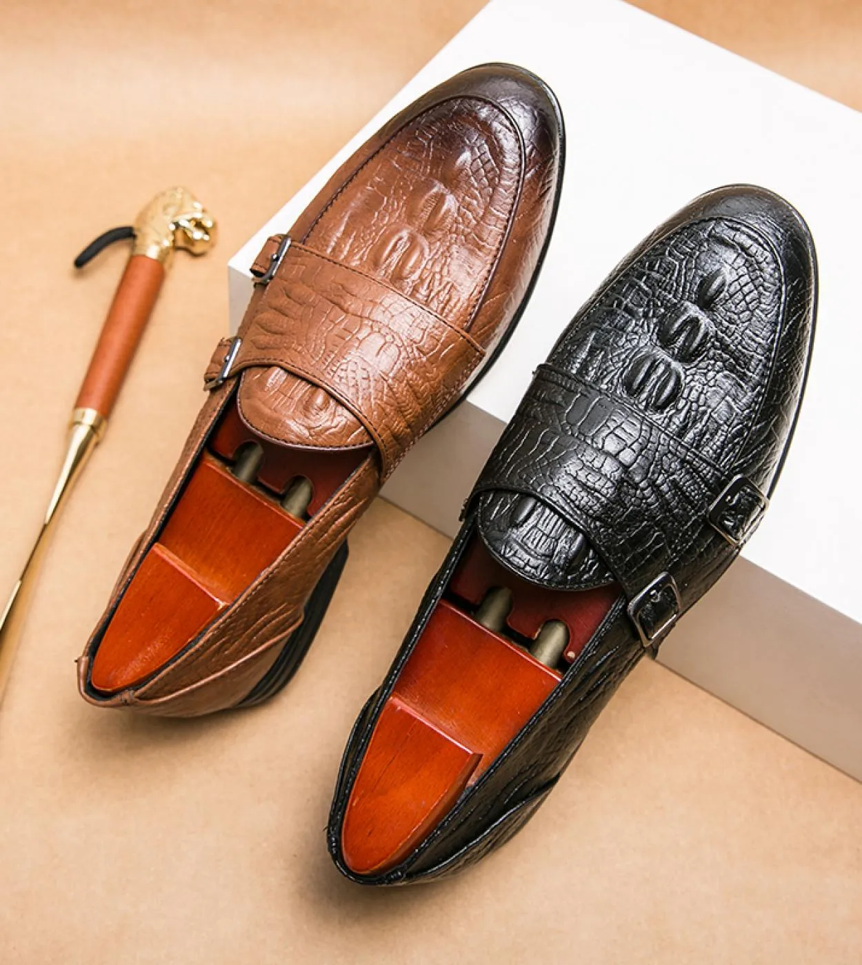 Mocassini Uomo Coccodrillo Modello Tinta unita Pu Retro Monk Doppia fibbia Moda Casual Festa di nozze Scarpe eleganti quotidiane