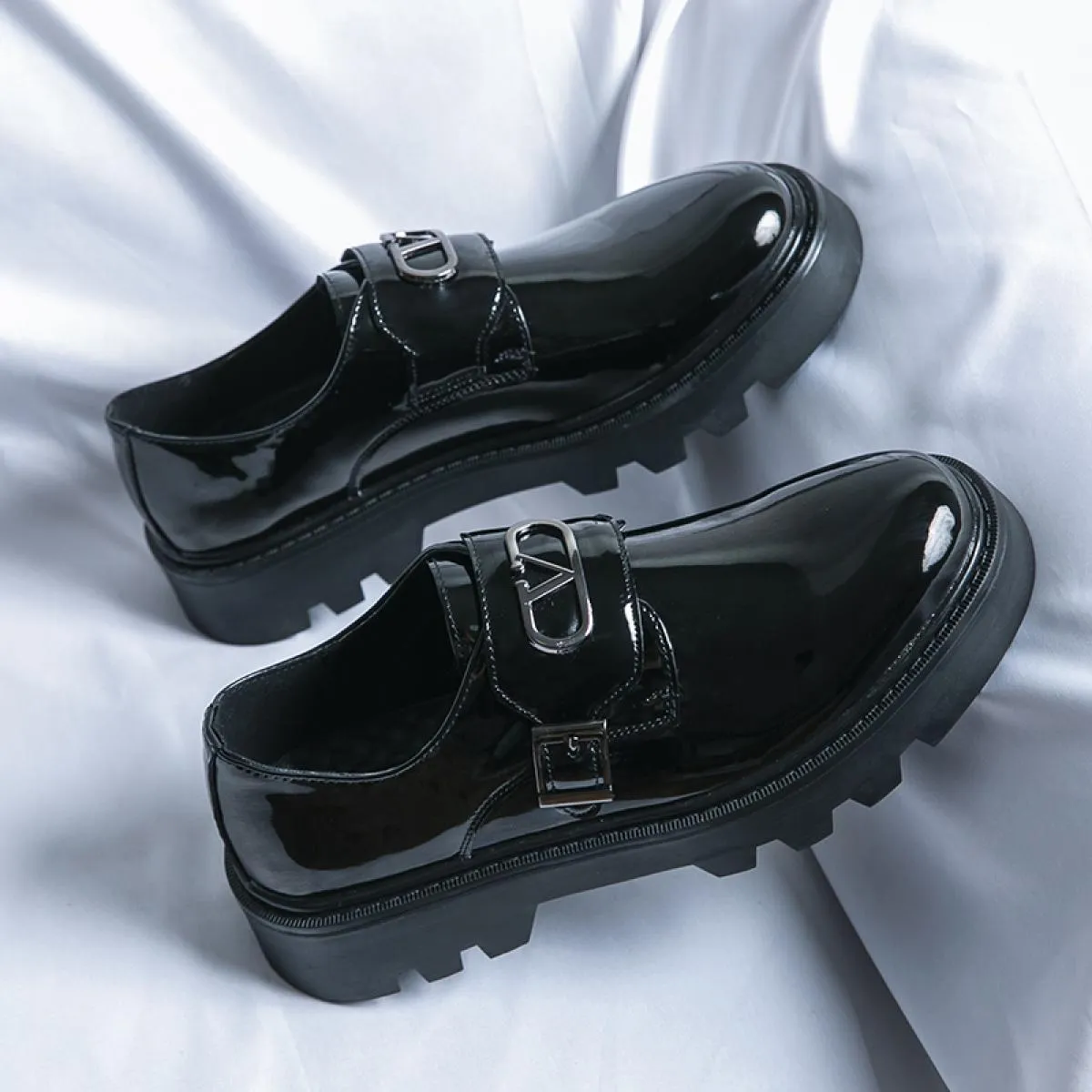 Nuovi mocassini neri da uomo scarpe in pelle verniciata Slipon traspirante scarpe casual solide fatte a mano spedizione gratuita