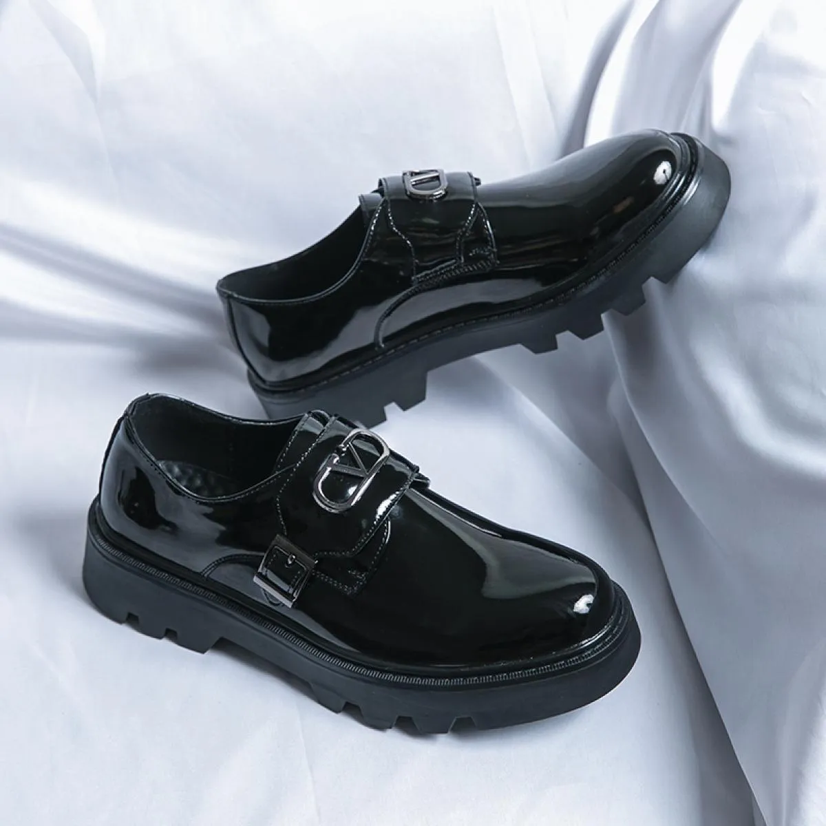 Nuovi mocassini neri da uomo scarpe in pelle verniciata Slipon traspirante scarpe casual solide fatte a mano spedizione gratuita
