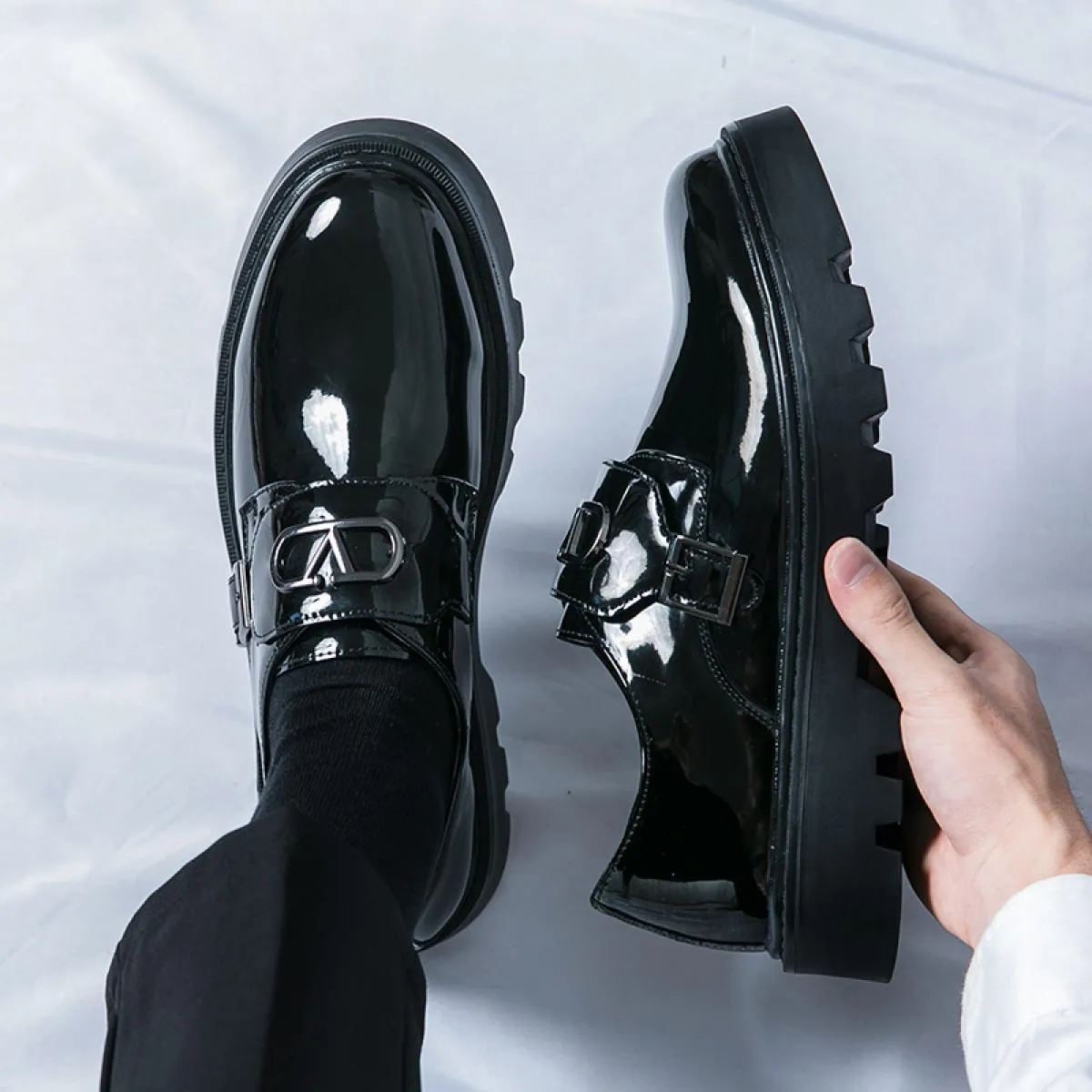 Nuovi mocassini neri da uomo scarpe in pelle verniciata Slipon traspirante scarpe casual solide fatte a mano spedizione gratuita