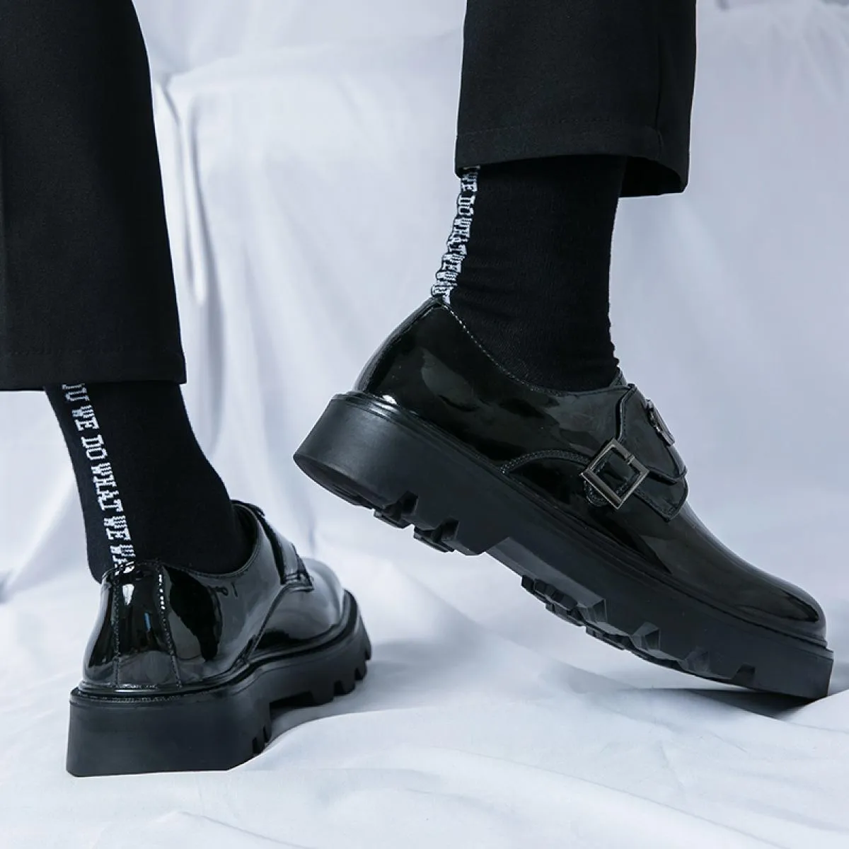 Nuovi mocassini neri da uomo scarpe in pelle verniciata Slipon traspirante scarpe casual solide fatte a mano spedizione gratuita