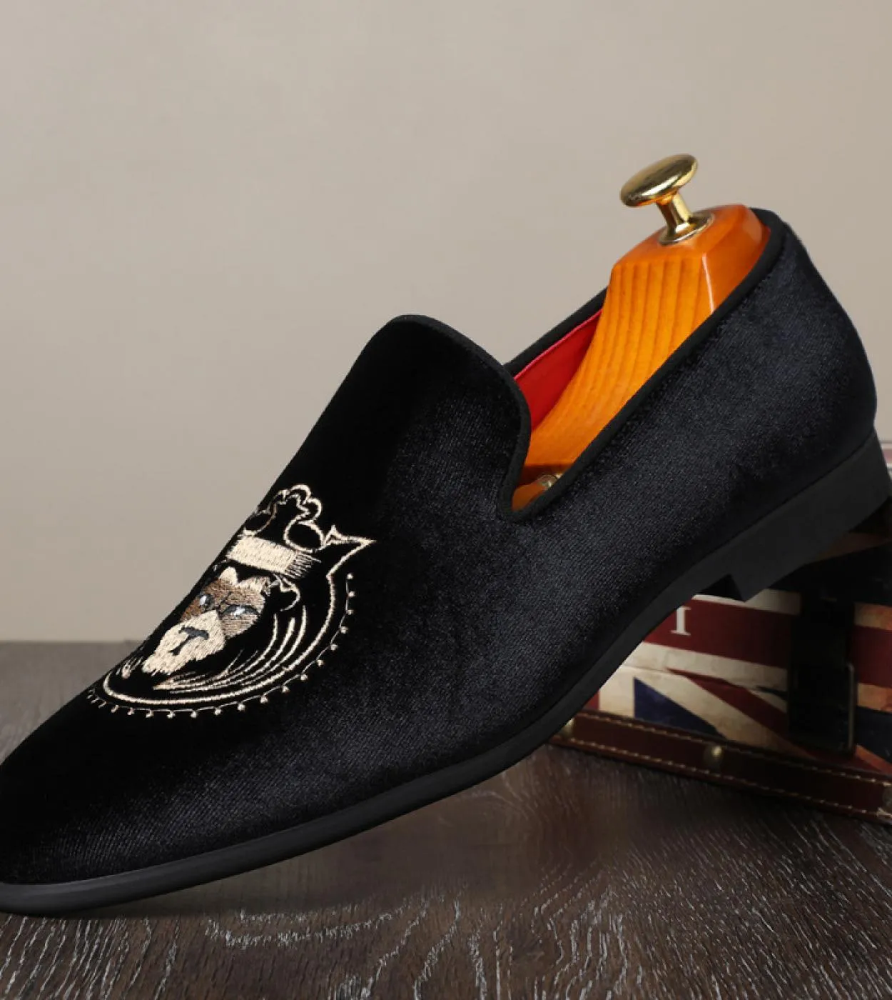 Nuovi mocassini Scarpe da uomo in pelle scamosciata color oro Tinta unita Classic Fashion Business Casual Wedding Scarpe elegant