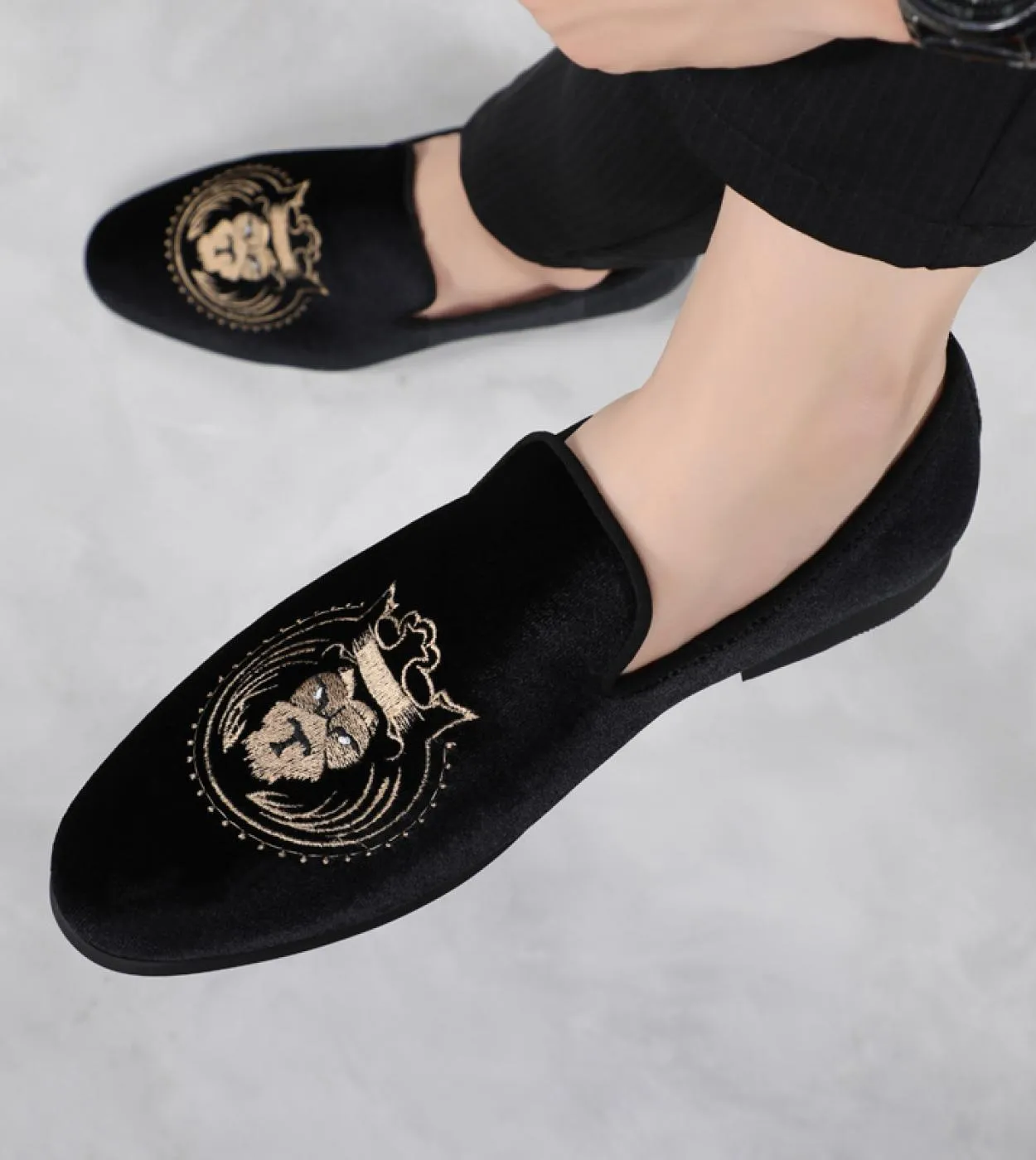 Nuovi mocassini Scarpe da uomo in pelle scamosciata color oro Tinta unita Classic Fashion Business Casual Wedding Scarpe elegant