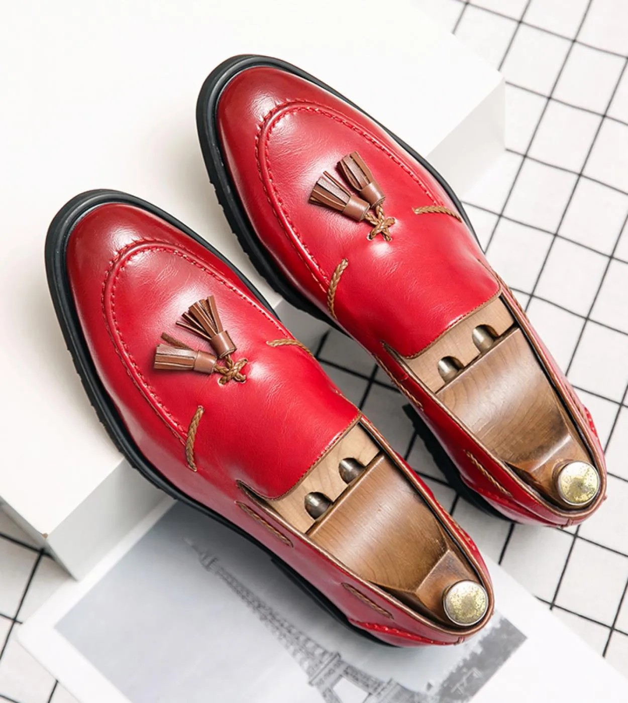 Nuovi mocassini scarpe da uomo Pu tinta unita moda classico business casual matrimonio pendolarismo punta tonda scarpa con nappe