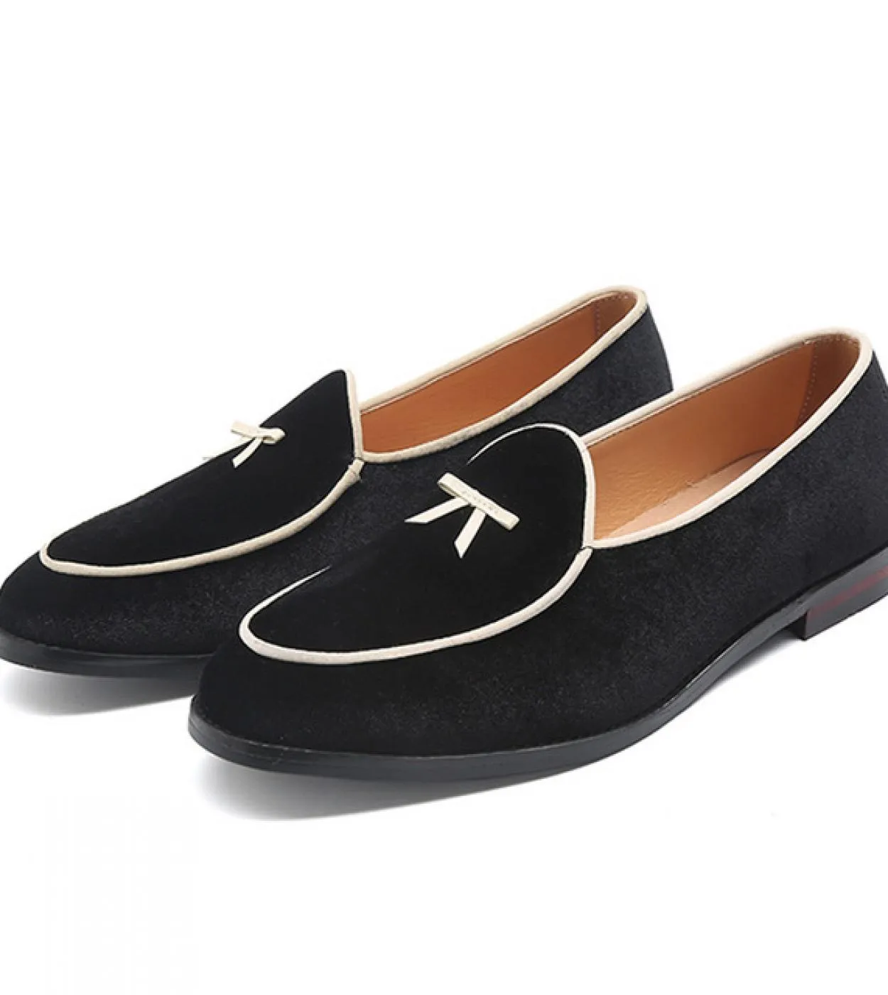 Nuovi mocassini Scarpe da uomo Retro Velluto oro Moda All Match Business Casual Matrimonio Cuciture classiche Scarpa con fiocco