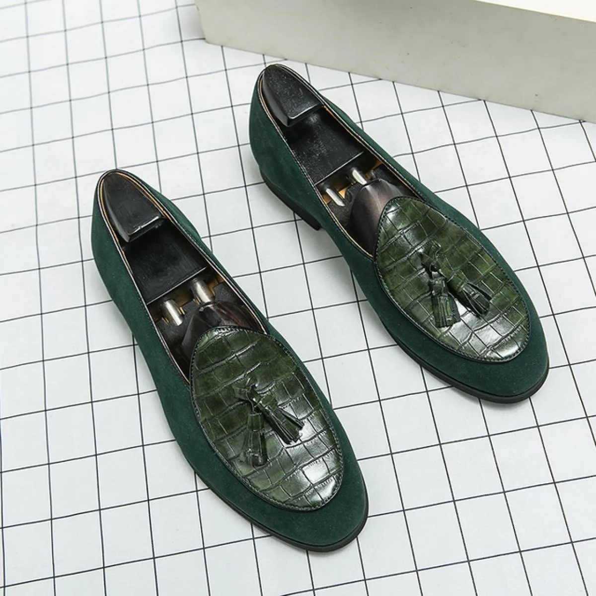 Nuovi mocassini verdi per uomo Marrone Nero Nappe Slipon Punta tonda Uomo Scarpe formali Spedizione gratuita Taglia 3848 Scarpe