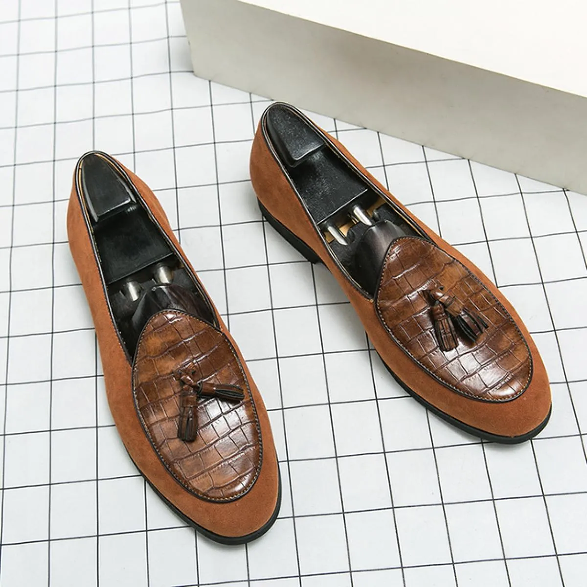Nuovi mocassini verdi per uomo Marrone Nero Nappe Slipon Punta tonda Uomo Scarpe formali Spedizione gratuita Taglia 3848 Scarpe