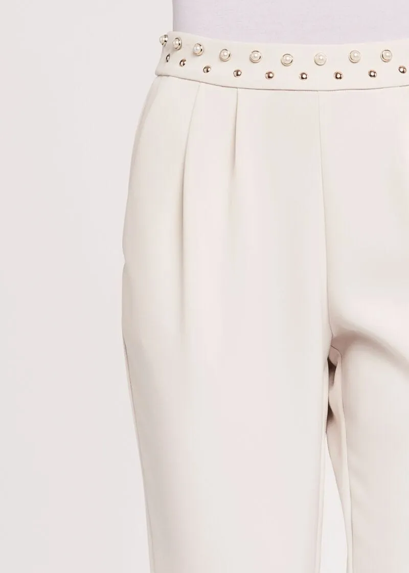 Pantaloni in crệpe con perle