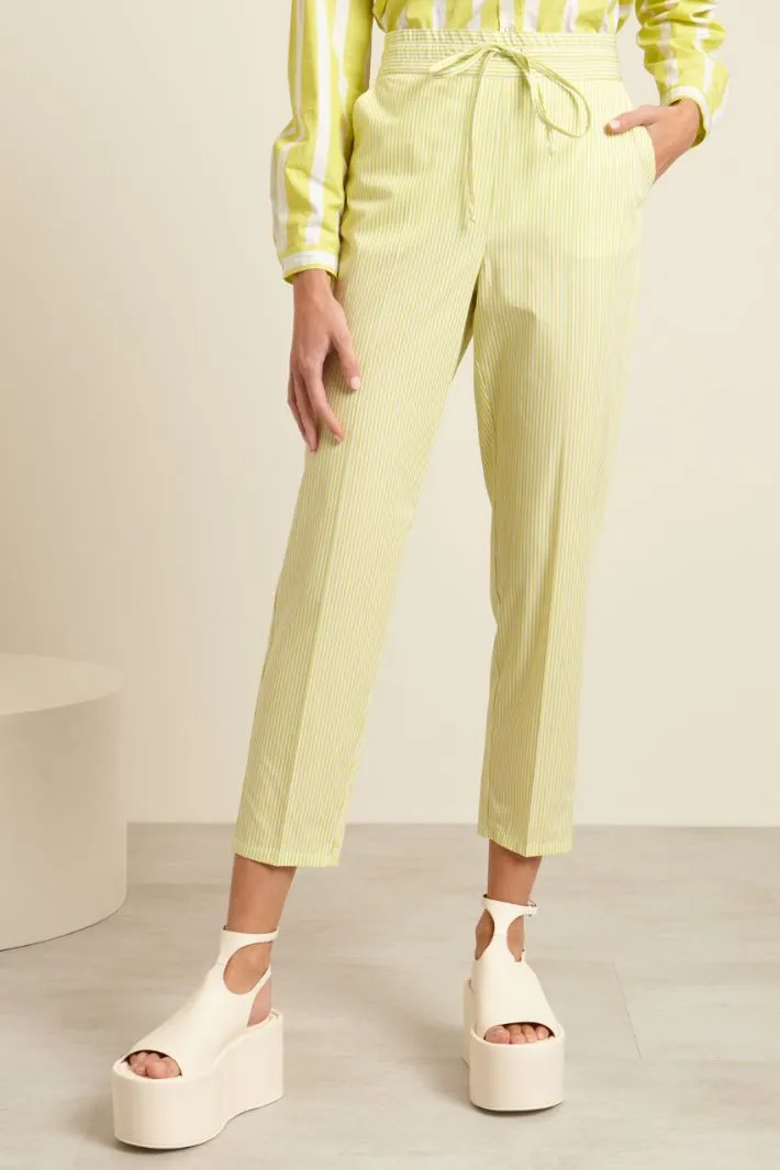 Pantaloni jogger