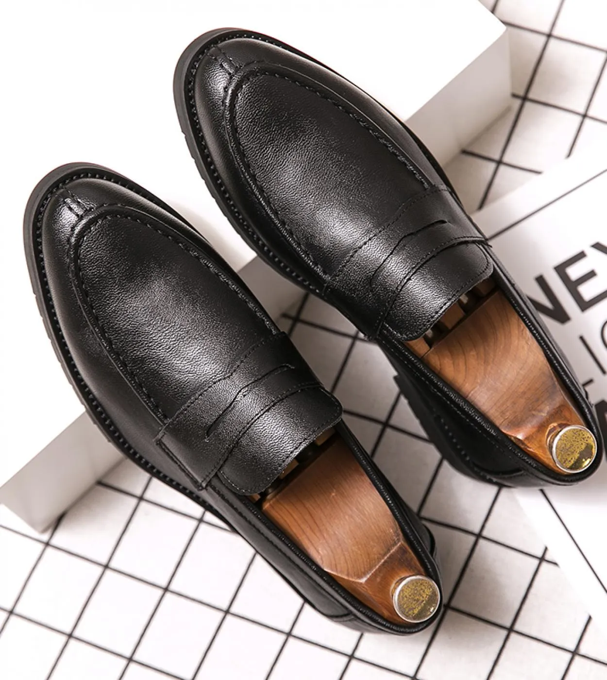Primavera e autunno uomo scarpe nere scarpe eleganti mocassini pelle casual per tendenza moda lusso maschile stile britannico sl