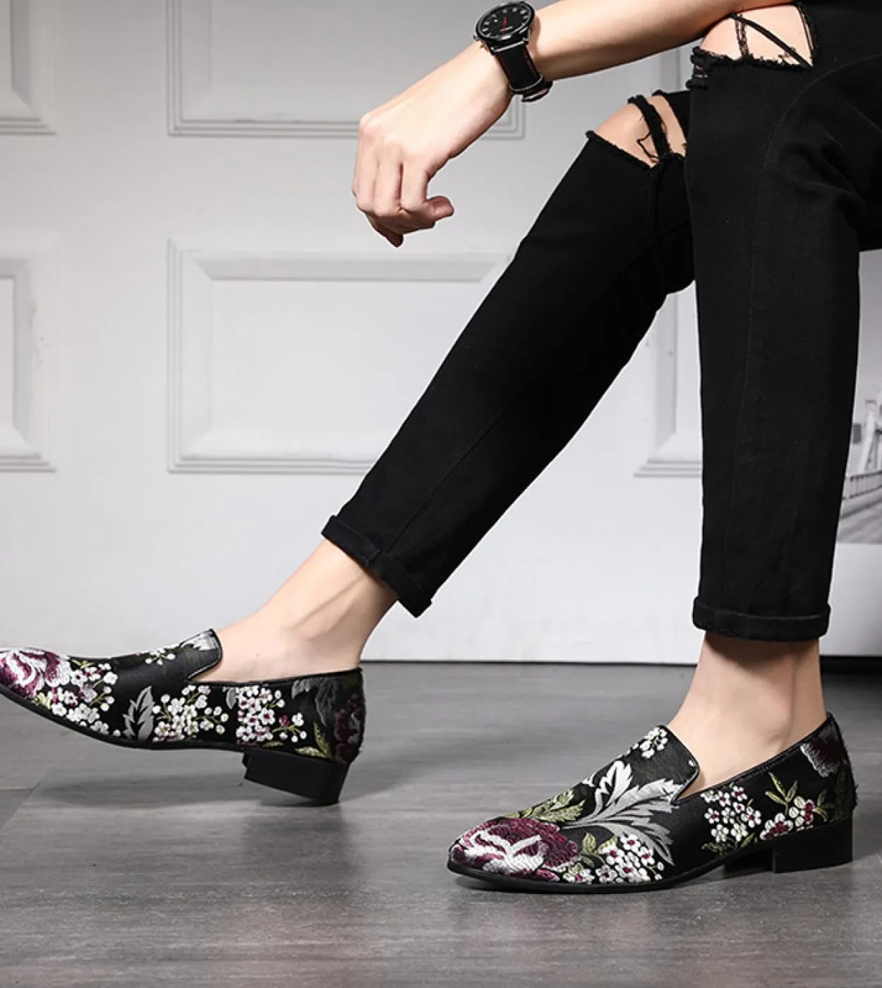 Scarpe da uomo Mocassini con fiori in stile cinese Moda Classic Sapato Social Masculino Calzature Scarpe formali Casual Zapatos