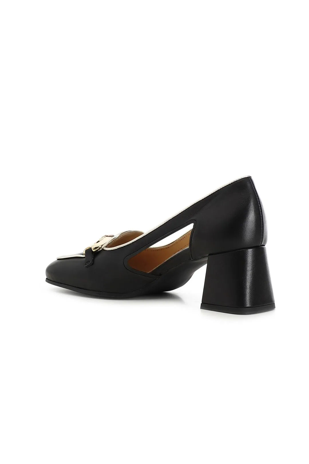scarpe in nappa con morsetto. nero