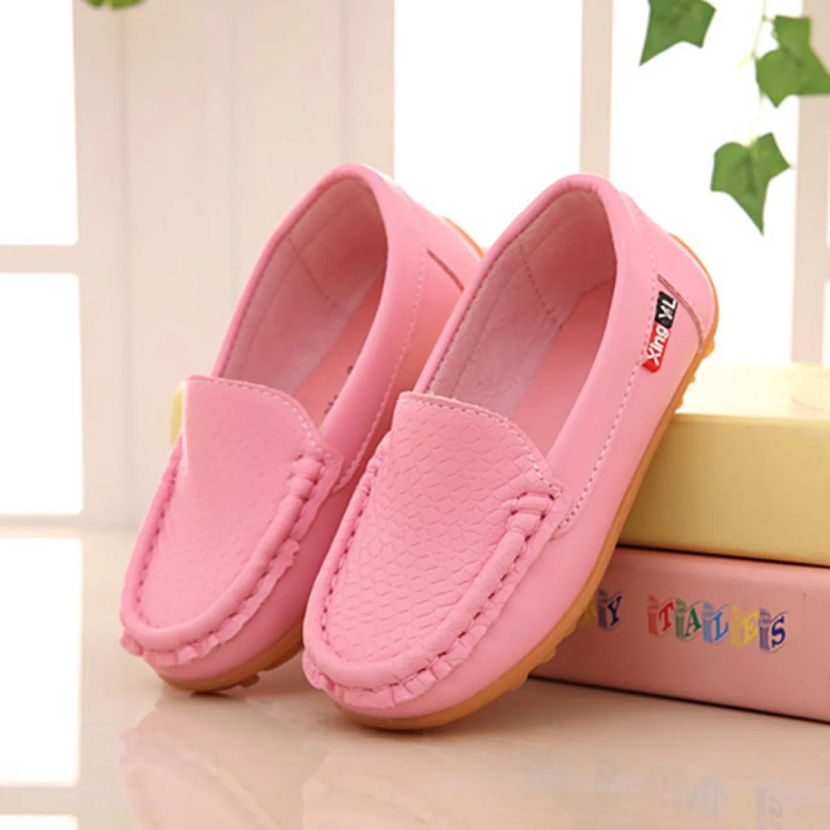 Scarpe per bambini in pelle Pu Scarpe per bambini in pelle Pu Scarpe per mocassini per ragazzi Nuovo colore