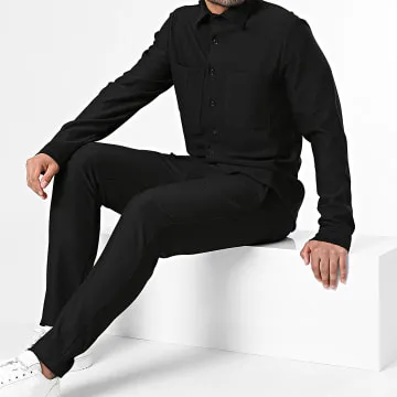 Set di maglietta nera e pantaloni da jogging