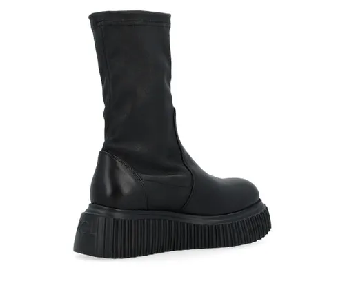 Stivaletto AGL Milagros in pelle stretch nera