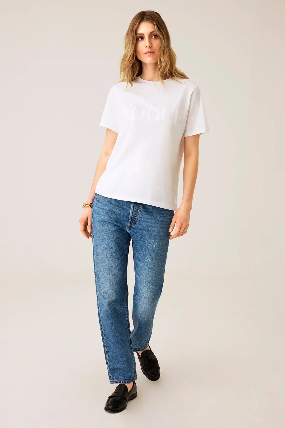 T-Shirt VOGUE bianca con logo stampato tono su tono-