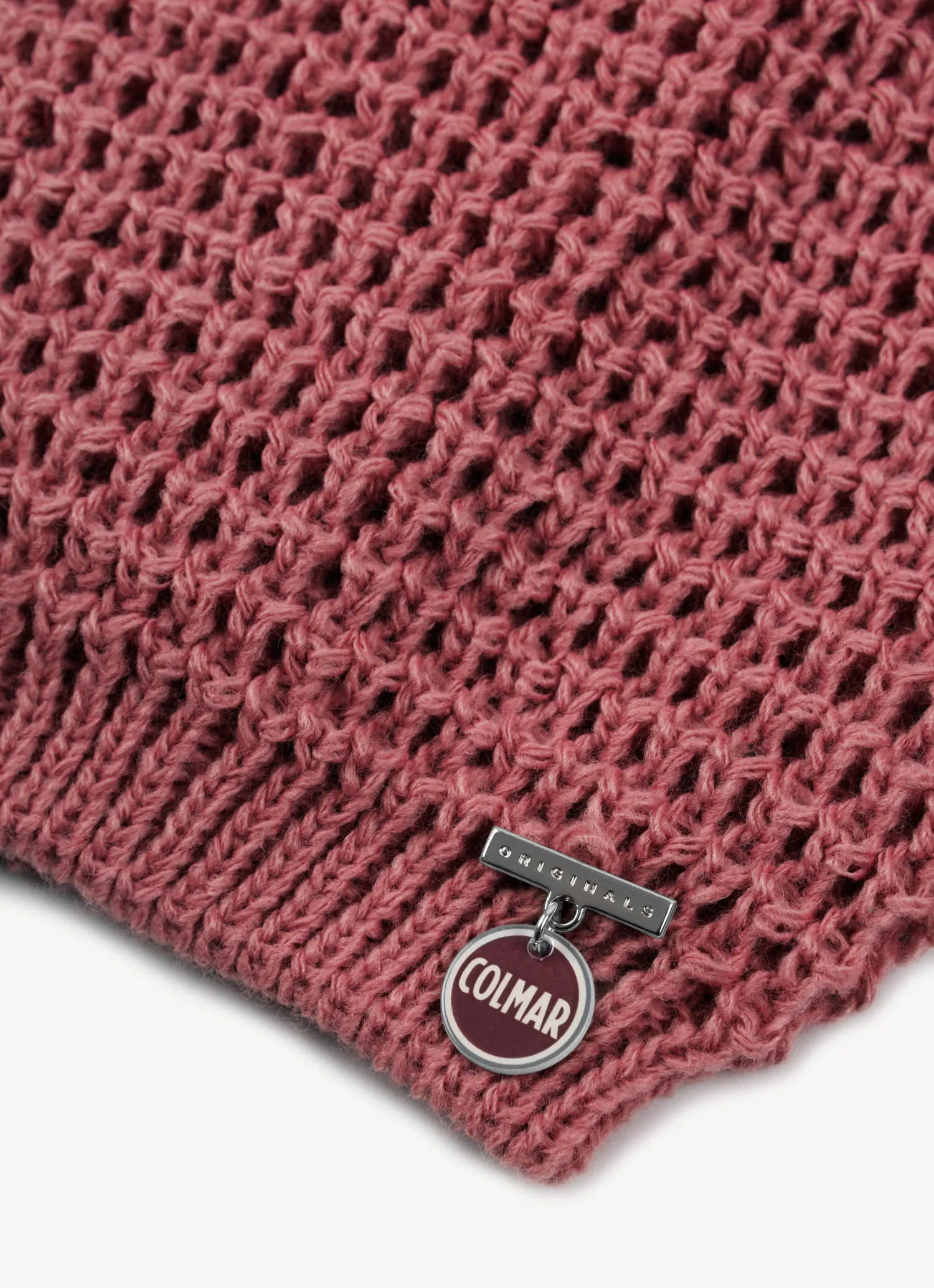 Women’s hat with logo brooch